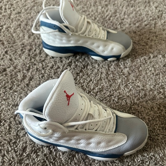 Used Jordan Kids Sneakers - White and Gray - Picture 2 of 5